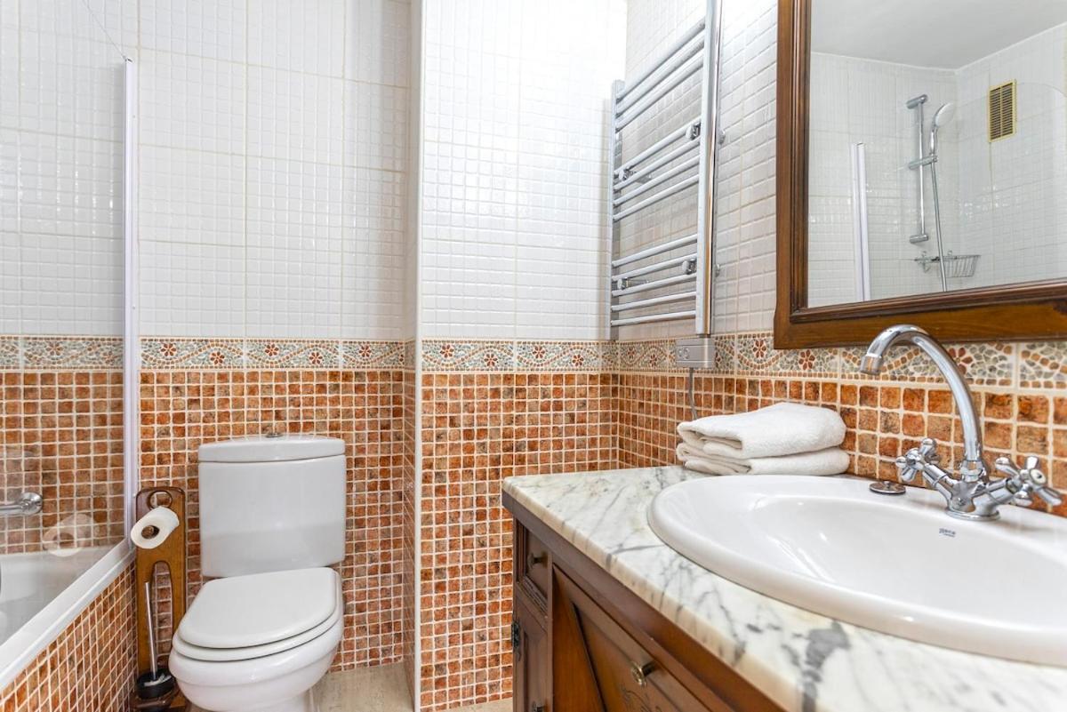 -Malagasunapts- West Beach Malaga Seafood & Relax Esterno foto